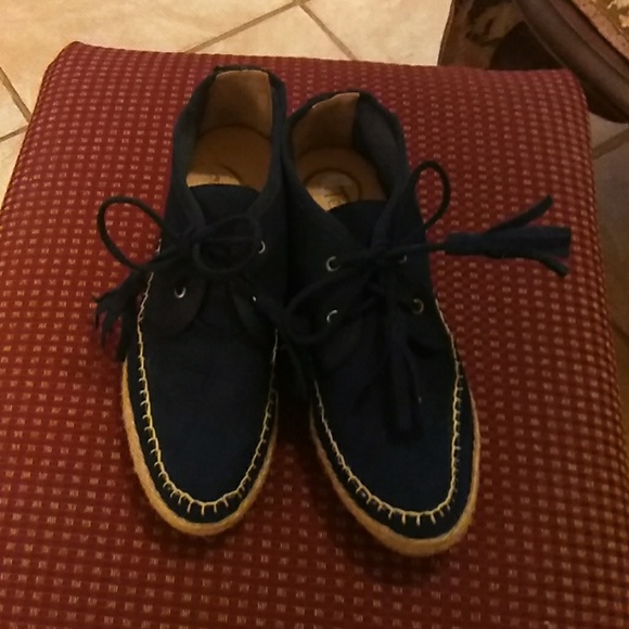 Super Cute Blue Suede booties - Picture 3 of 6